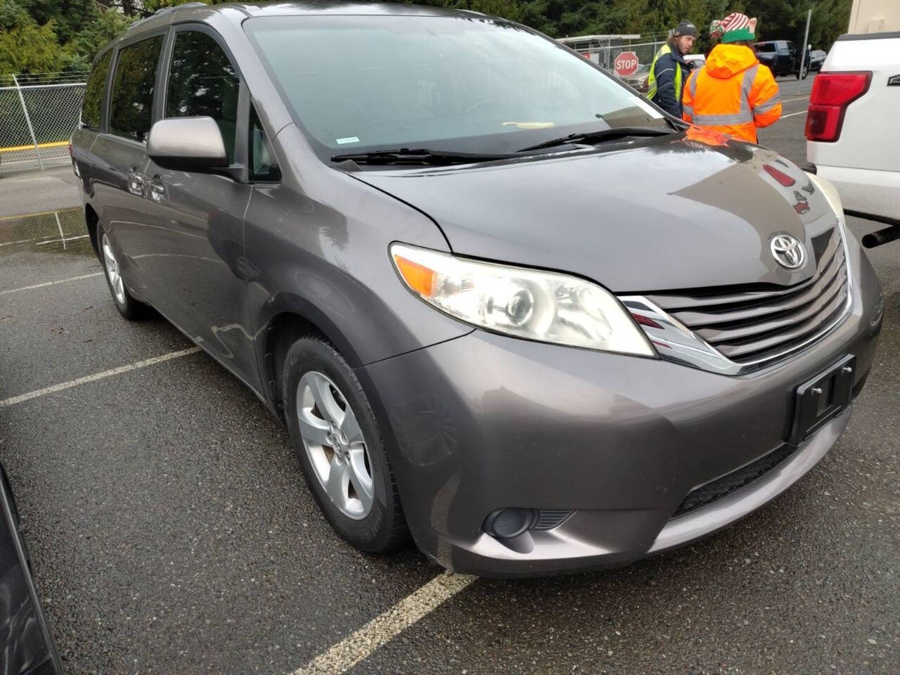 2017 Toyota Sienna LE's photo