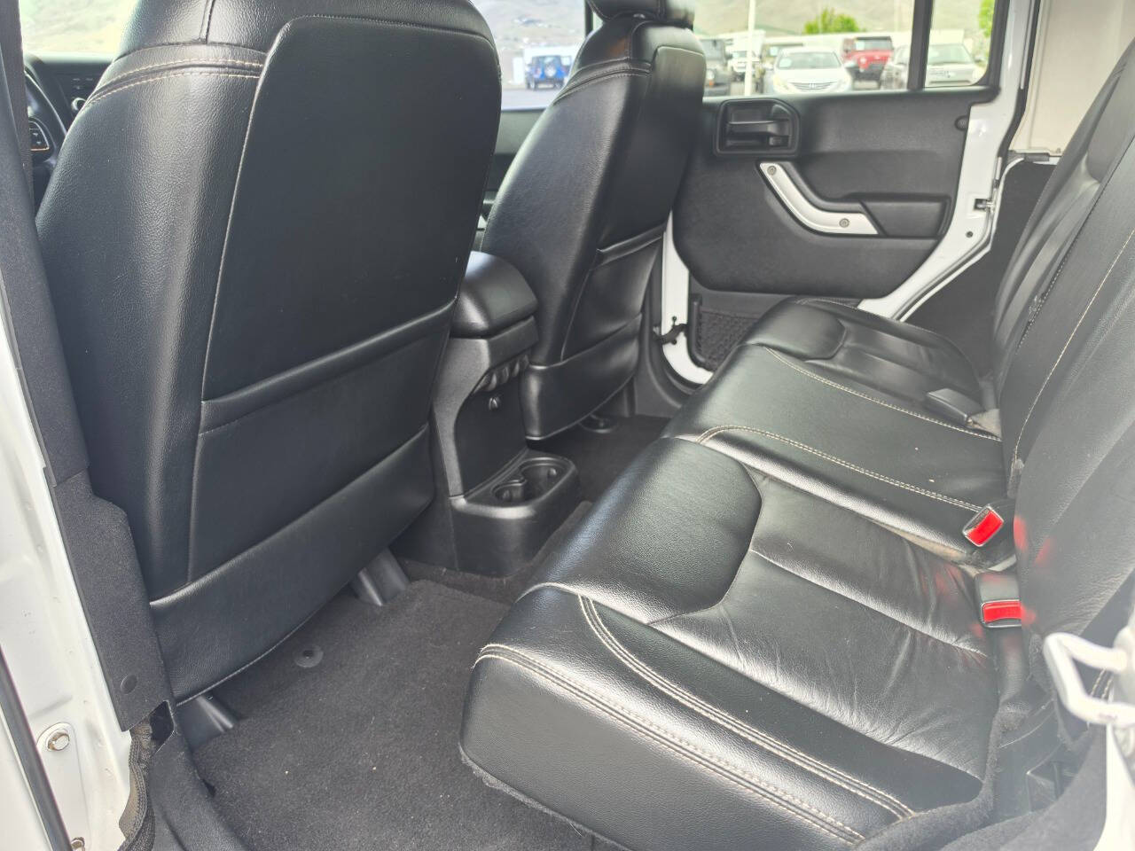 2017 Jeep Wrangler Unlimited Sahara - Photo 10