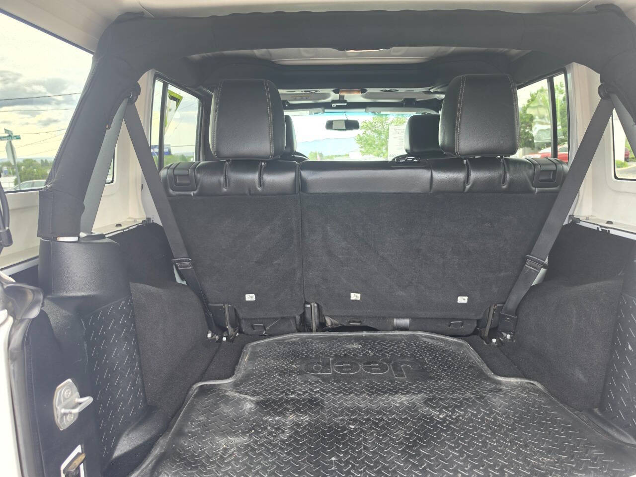 2017 Jeep Wrangler Unlimited Sahara - Photo 11