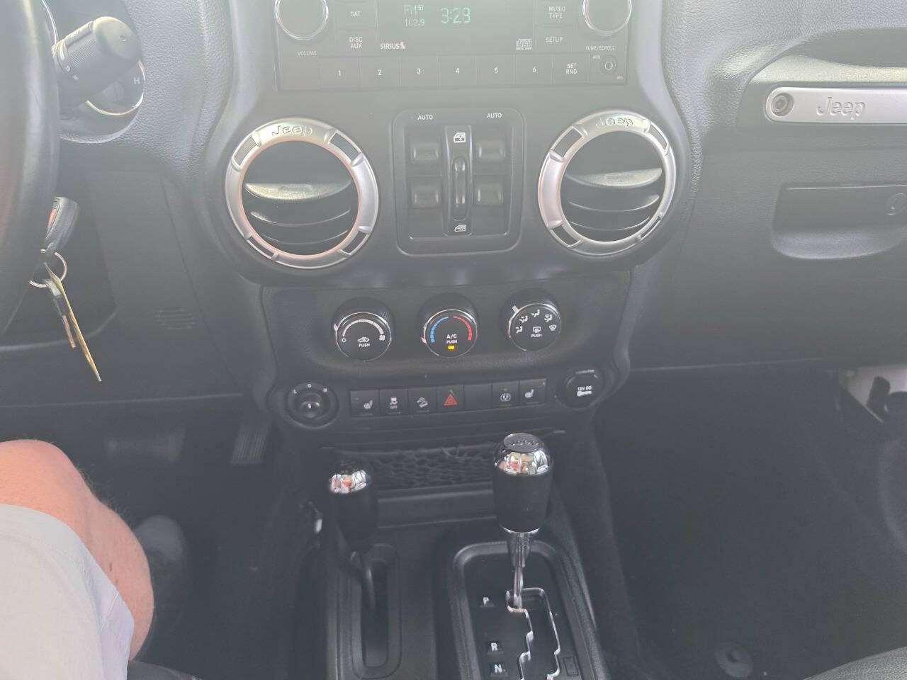 2017 Jeep Wrangler Unlimited Sahara - Photo 15