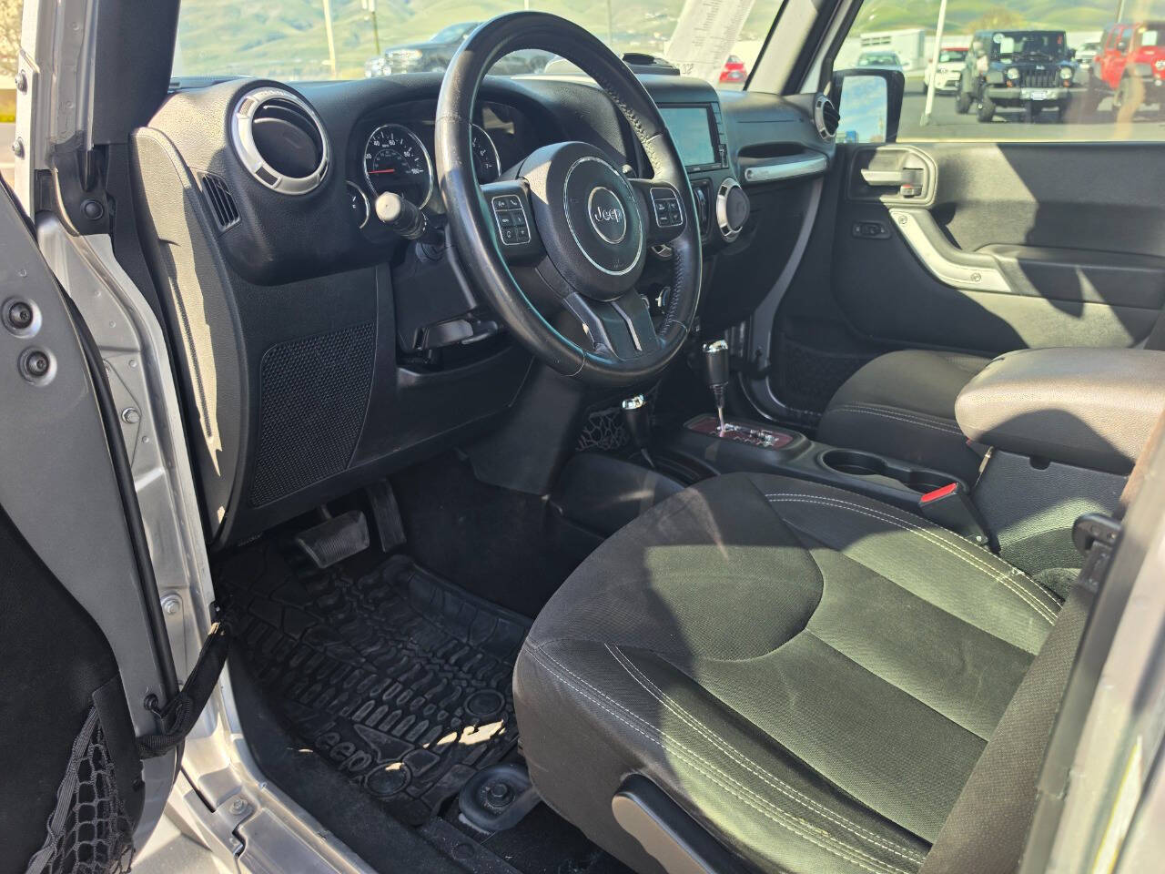 2017 Jeep Wrangler Unlimited Sahara - Photo 9