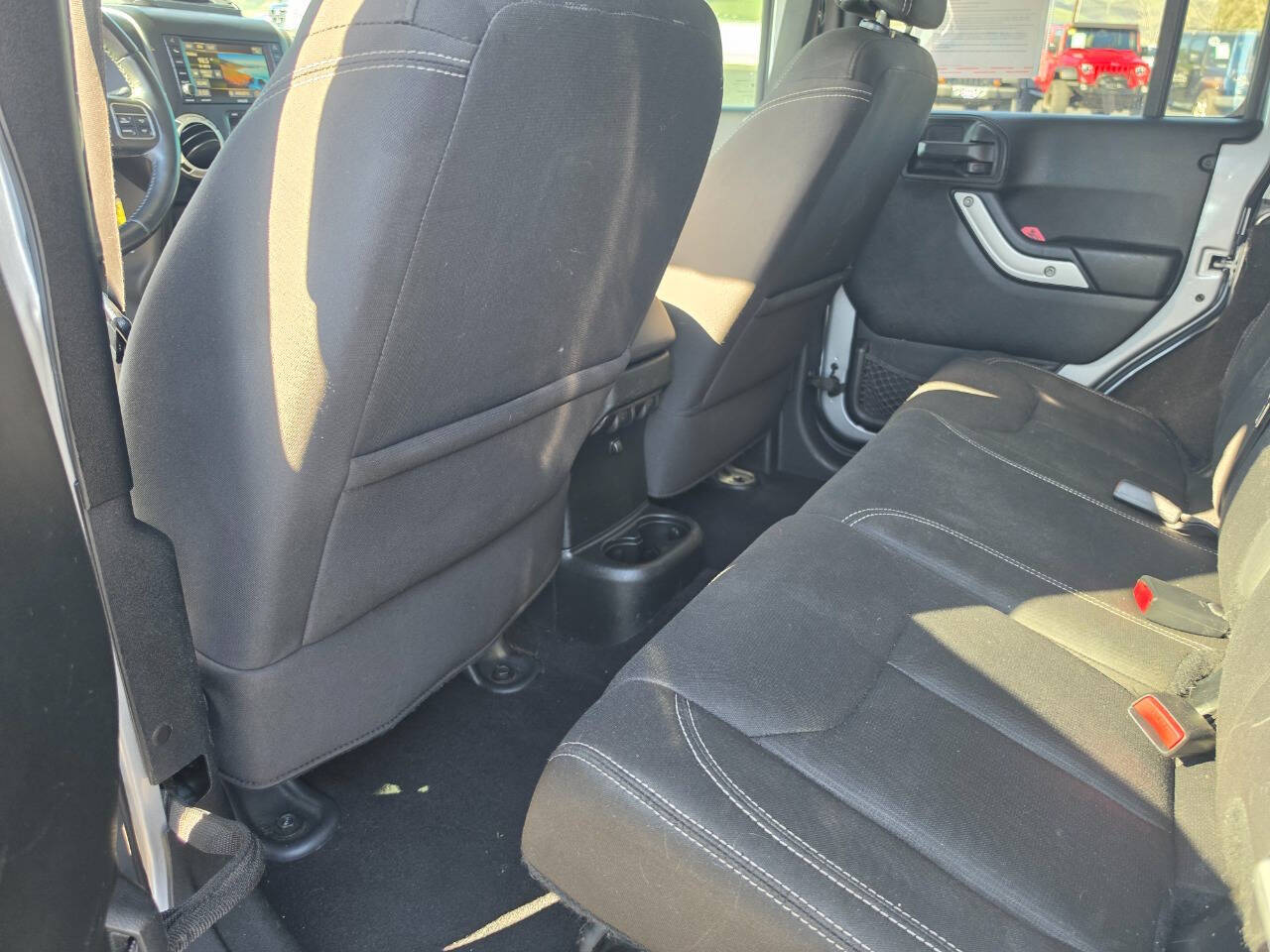 2017 Jeep Wrangler Unlimited Sahara - Photo 10