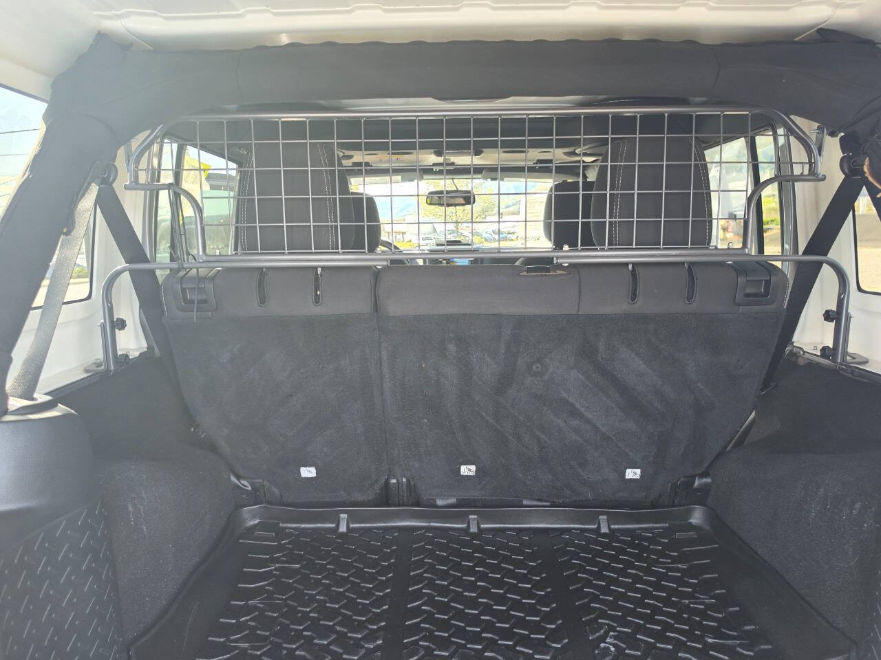2017 Jeep Wrangler Unlimited Sahara - Photo 11