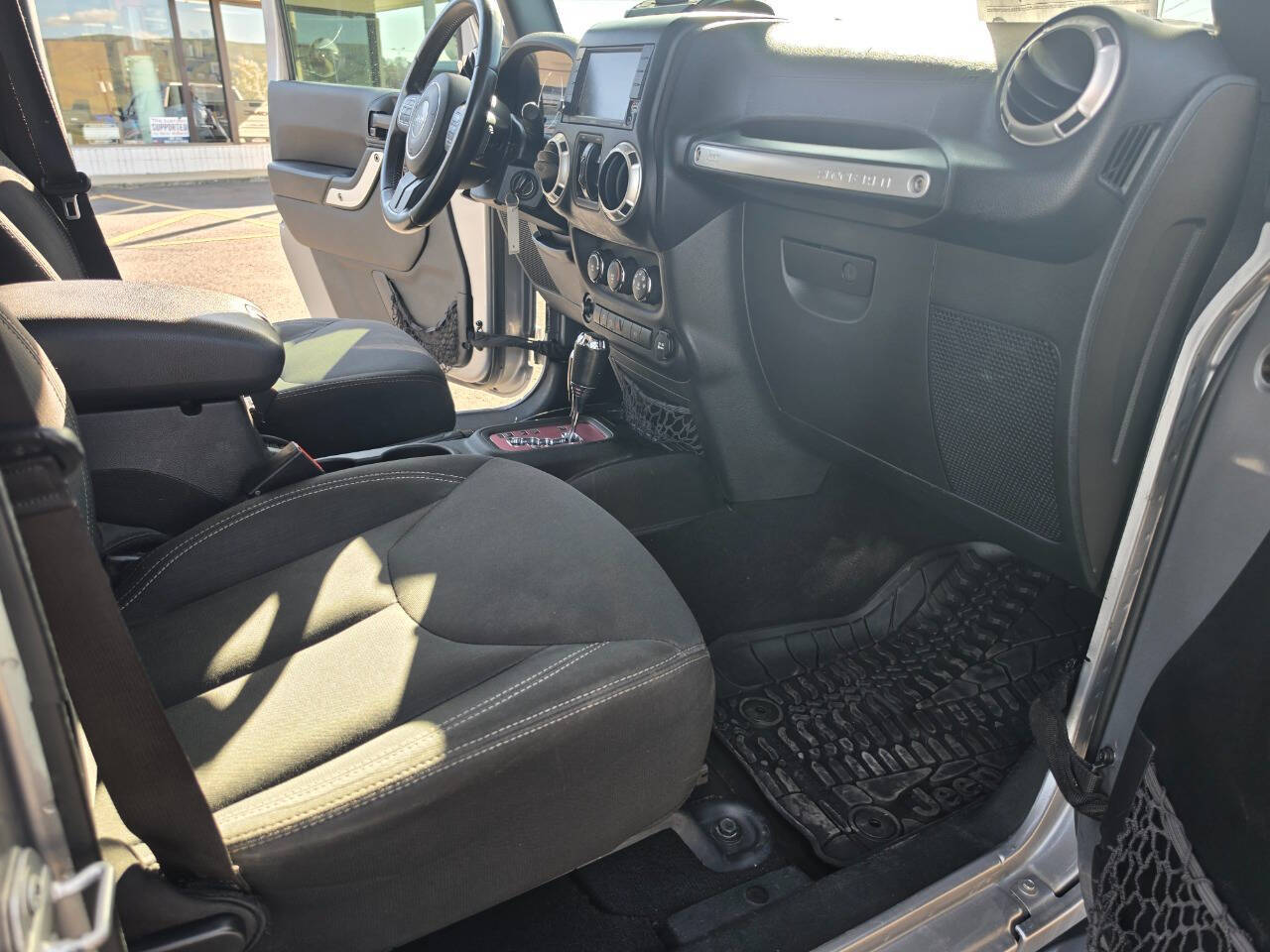 2017 Jeep Wrangler Unlimited Sahara - Photo 13
