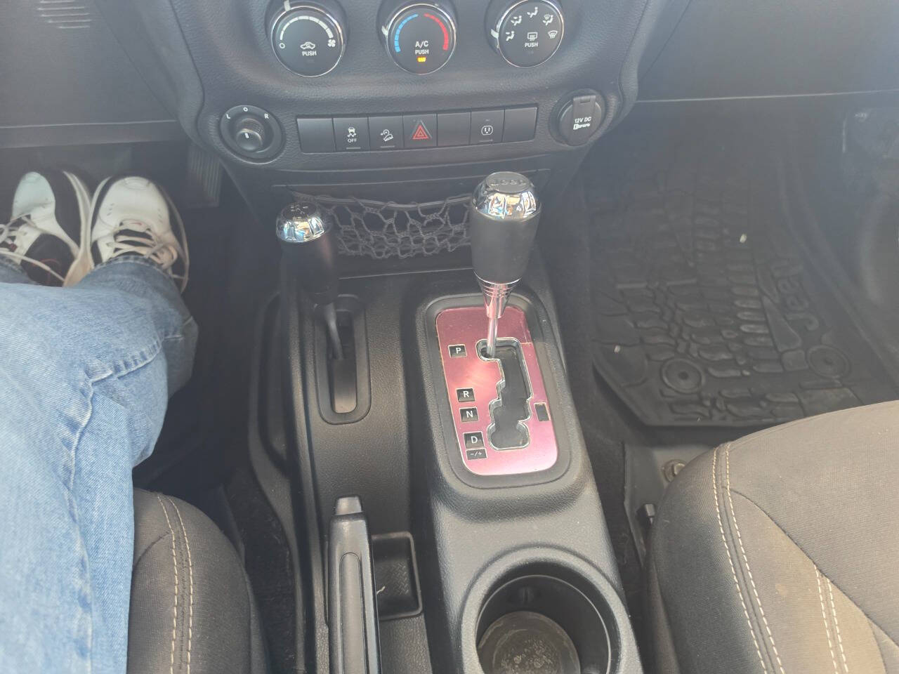 2017 Jeep Wrangler Unlimited Sahara - Photo 16