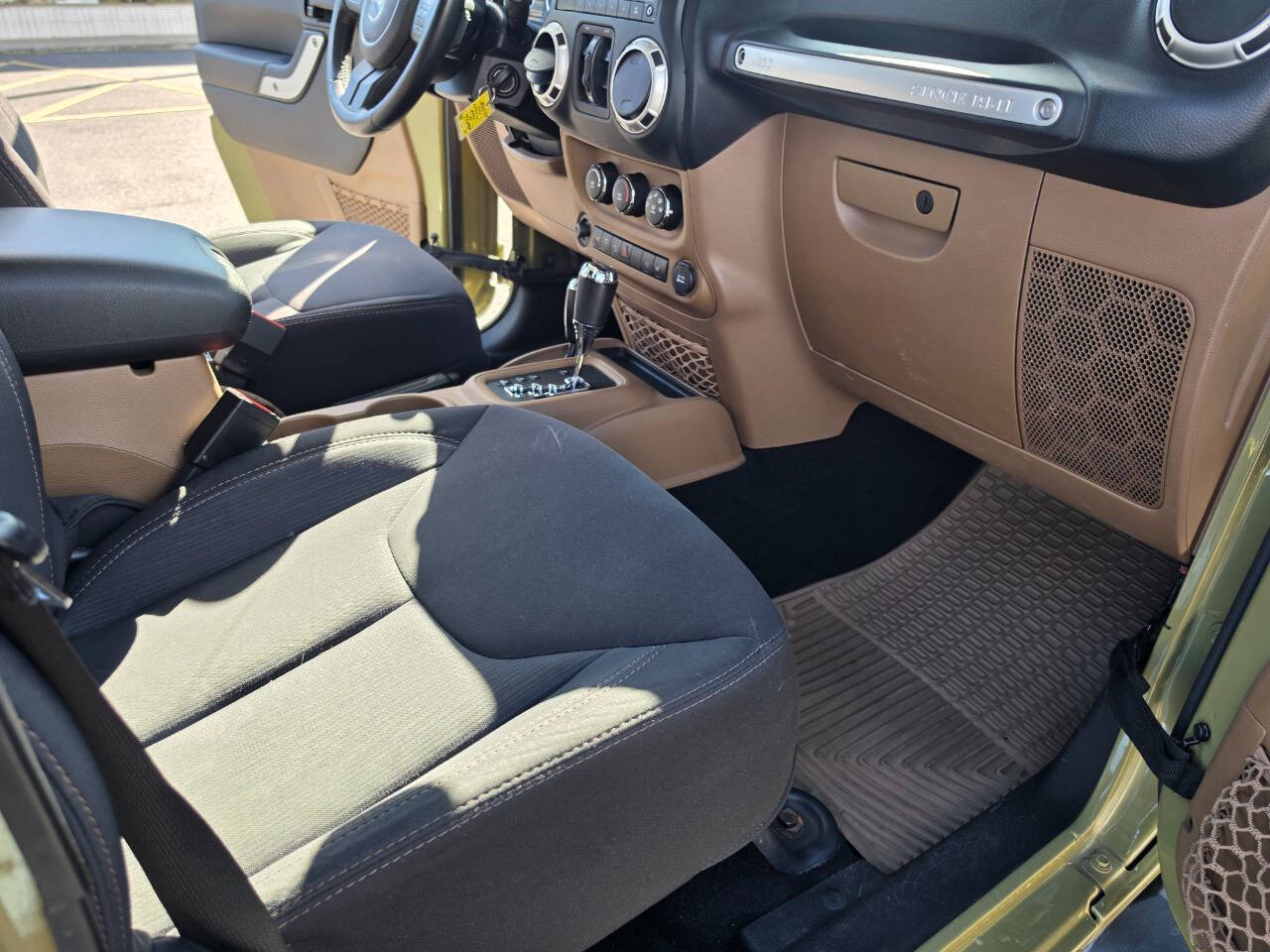 2013 Jeep Wrangler Unlimited Sahara - Photo 13