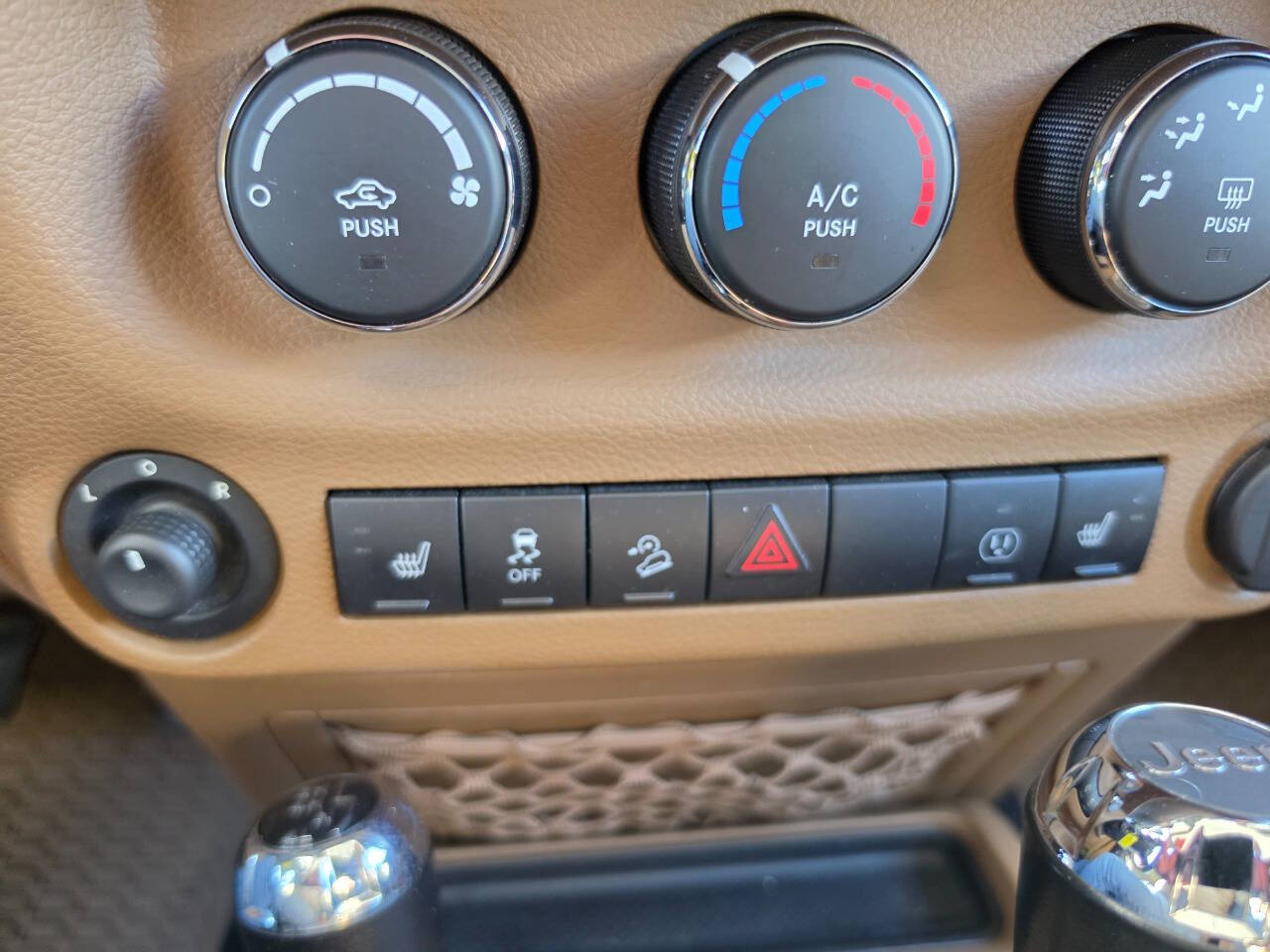 2013 Jeep Wrangler Unlimited Sahara - Photo 15